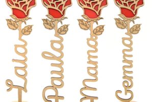 Arluma – Rosa de Madera Personalizada – Regalo Original para San Valentín, Día de la Madre, Día del Libro, Día de la Mujer, Sant Jordi, Aniversario – Personalizado con Nombre o Palabra- 25 Cm Roja