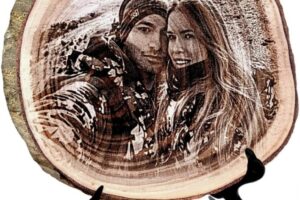 Rodaja de Madera con Tu Foto | Regalo original Personalizado | Detalle Aniversario Parejas | Cuadro Personalizado Láser | Regalo para Día del Padre | Regalos para Mujer, Hombres… (17Cm)