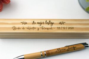 Bolígrafo personalizado con caja de madera grabada testigos de boda INDIVIDUAL