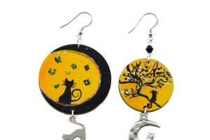Pendientes pintados a mano – GATOS CON LA LUNA – Pendientes colgantes de mujer, Joyas de madera pintadas a mano, Gancho de plata, Made in Italy, Hermandad de labor