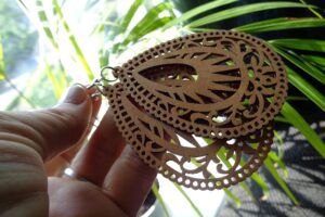 ⊹⊱❁ GOTAS DECORADAS, FORMA DE LÁGRIMA PERFORADA Y CORTADA, DISCOS DE MADERA PERFORADOS MUY GRANDES ❁⊰⊹ Pendientes étnicos tribales ligeros, plateados y marrones