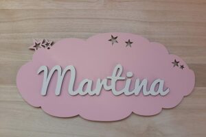 Placa nube de madera personalizada con nombre. Varios colores disponibles