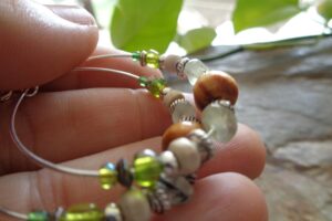 ★ CREOLES TRANSPARENTES DE MADERA DE RAÍZ VERDE CON VIDRIO, PIEDRA Y MADERA ★ PENDIENTES EN VERDE, BEIGE, MARRÓN