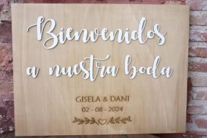 Cartel «Bienvenidos a nuestra boda» de madera personalizado, medidas 60 x 40 cm